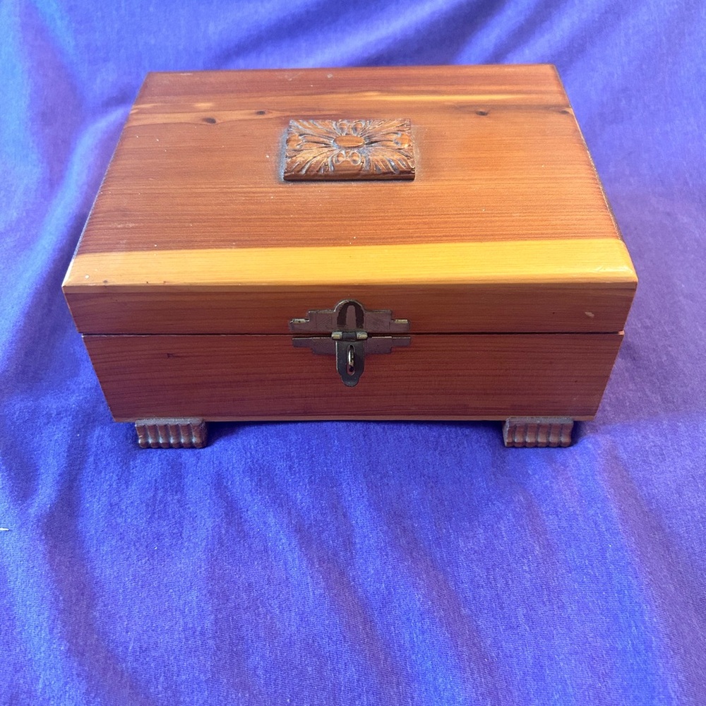 Cedar jewelry box